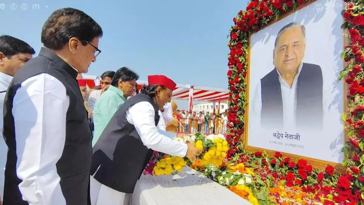 सैफई में मुलायम सिंह यादव की तीसरी पुण्यतिथि पर श्रद्धांजलि सभा आयोजित सैफई में मुलायम सिंह यादव की तीसरी पुण्यतिथि पर श्रद्धांजलि सभा आयोजित