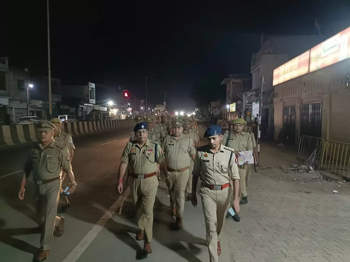 आगामी त्योहारों को लेकर पुलिस बल के साथ सड़क पर उतरे कप्तान-दिए निर्देश आगामी त्योहारों को लेकर पुलिस बल के साथ सड़क पर उतरे कप्तान-दिए निर्देश