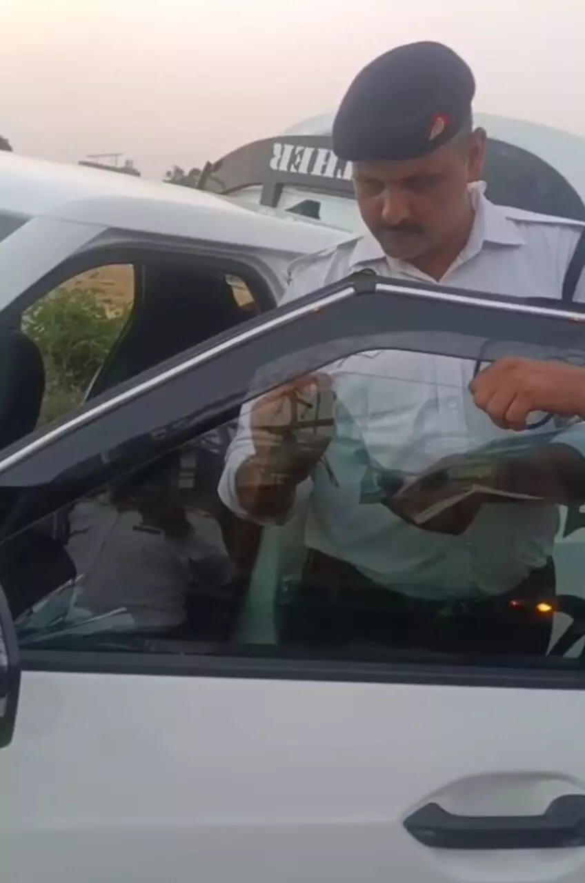 252 वाहनों के किए चालान- उल्लंघन करने वालों पर होगी कठोर कार्रवाई 252 वाहनों के किए चालान- उल्लंघन करने वालों पर होगी कठोर कार्रवाई