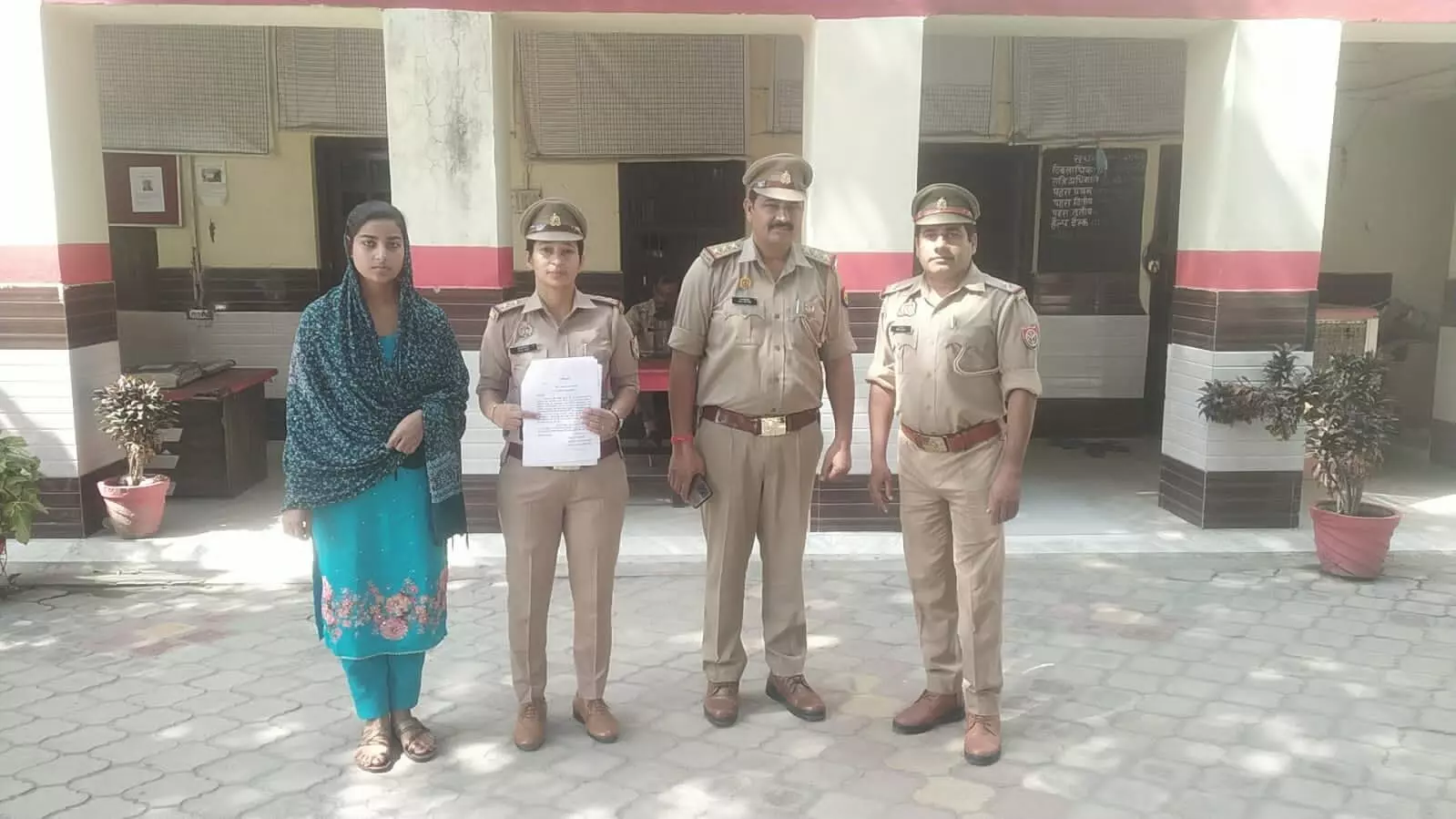 पुलिस ने ठगी गई रकम कराई वापस- पीड़ित के चेहरे पर लौटी खुशी पुलिस ने ठगी गई रकम कराई वापस- पीड़ित के चेहरे पर लौटी खुशी