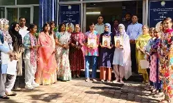 एस.डी. कॉलेज ऑफ फार्मेसी में छात्राओं ने दिखाई मेंहदी कला की अनोखी छटा