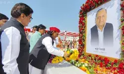 सैफई में मुलायम सिंह यादव की तीसरी पुण्यतिथि पर श्रद्धांजलि सभा आयोजित सैफई में मुलायम सिंह यादव की तीसरी पुण्यतिथि पर श्रद्धांजलि सभा आयोजित
