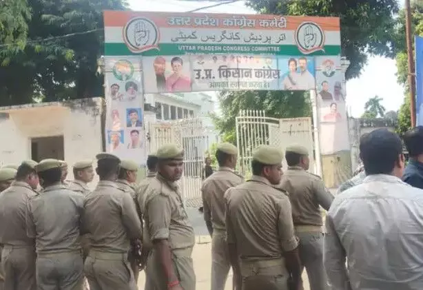 कांग्रेस का दफ्तर एकदम बना पुलिस छावनी- दोनों रास्तों पर ट्रिपल लेयर.. कांग्रेस का दफ्तर एकदम बना पुलिस छावनी- दोनों रास्तों पर ट्रिपल लेयर..