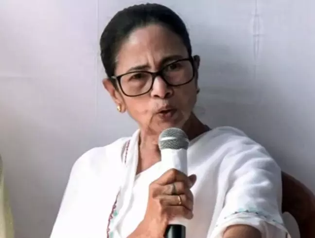 MBBS छात्रा से गैंगरेप- बोली CM आधी रात को लड़की कॉलेज से कैसे..