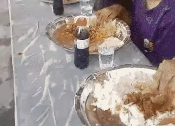 मां सरस्वती की मूर्ति ढककर परोसा गया चिकन- प्रिंसिपल को नोटिस