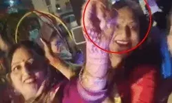 करवा चौथ पार्टी में मौत का झपट्टा- डांस फ्लोर पर थिरक रही महिला.... करवा चौथ पार्टी में मौत का झपट्टा- डांस फ्लोर पर थिरक रही महिला....