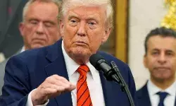 डोनाल्ड ट्रंप ने फिर हांकी डींग- 200% टैरिफ के डर से भारत पाक.. डोनाल्ड ट्रंप ने फिर हांकी डींग- 200% टैरिफ के डर से भारत पाक..