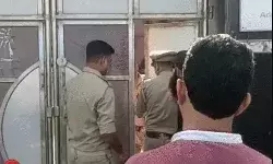 मीट कारोबारी के ठिकानों पर आयकर की रेड- तीन शहरों में छापेमारी मीट कारोबारी के ठिकानों पर आयकर की रेड- तीन शहरों में छापेमारी