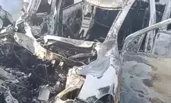 एक्सप्रेस वे पर ट्रक से टकराई कार-जिंदा जला ड्राइवर- सरकारी टीचर की.. एक्सप्रेस वे पर ट्रक से टकराई कार-जिंदा जला ड्राइवर- सरकारी टीचर की..