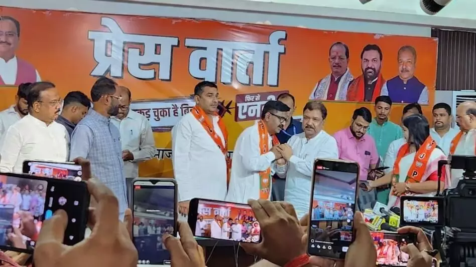 RJD और कांग्रेस को बड़ा झटका- 3 MLA 1 पूर्व सांसद BJP में शामिल RJD और कांग्रेस को बड़ा झटका- 3 MLA 1 पूर्व सांसद BJP में शामिल