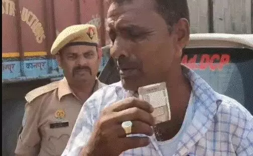 सिलेंडरों के ट्रक से अवैध वसूली- सीएम के निर्देश पर घूस लेते पकड़ा सिलेंडरों के ट्रक से अवैध वसूली- सीएम के निर्देश पर घूस लेते पकड़ा