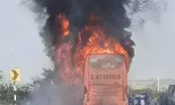 सवारियों को लेकर जा रही बस में लगी भयंकर आग- तीन बच्चों समेत 15.... सवारियों को लेकर जा रही बस में लगी भयंकर आग- तीन बच्चों समेत 15....