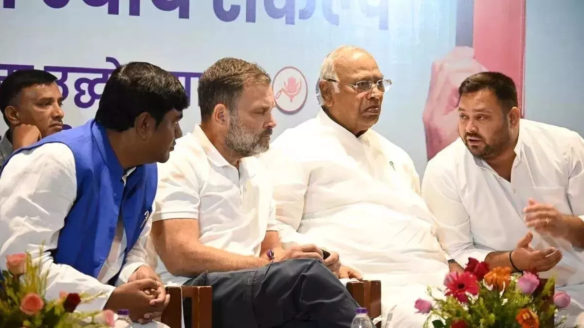 विधानसभा सीट बंटवारे को लेकर महागठबंधन में हुआ मंथन - आज होगा समाधान विधानसभा सीट बंटवारे को लेकर महागठबंधन में हुआ मंथन - आज होगा समाधान