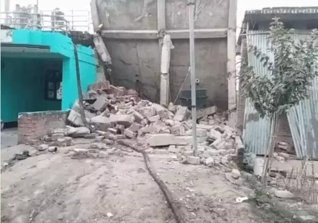 पटाखा फैक्ट्री में ब्लास्ट-दर्जन भर धमाकों से उड़ी मकान की छत-दीवारें.. पटाखा फैक्ट्री में ब्लास्ट-दर्जन भर धमाकों से उड़ी मकान की छत-दीवारें..