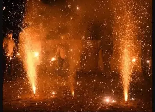 हुर्रे-दिल्ली NCR में मिली पटाखे बेचने फोड़ने की इजाजत- लेकिन केवल.. हुर्रे-दिल्ली NCR में मिली पटाखे बेचने फोड़ने की इजाजत- लेकिन केवल..