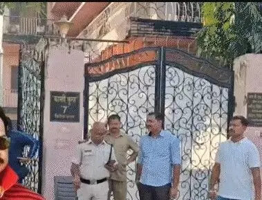 दारु महकमें का पूर्व अफसर रेड में निकला धनकुबेर-मिला सोना व बड़ी नगदी दारु महकमें का पूर्व अफसर रेड में निकला धनकुबेर-मिला सोना व बड़ी नगदी