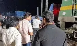 ट्रैक से उत्तर बेपटरी हुई मालगाड़ी- दिल्ली हावड़ा रूट पूरी तरह से..