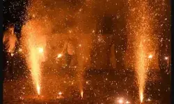 हुर्रे-दिल्ली NCR में मिली पटाखे बेचने फोड़ने की इजाजत- लेकिन केवल.. हुर्रे-दिल्ली NCR में मिली पटाखे बेचने फोड़ने की इजाजत- लेकिन केवल..