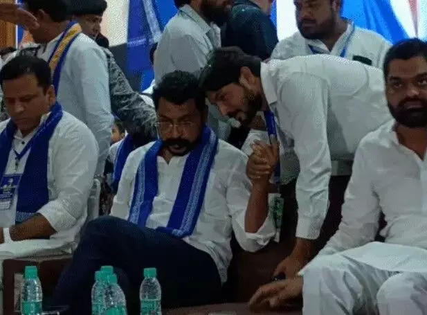 आसपा के सम्मेलन में पहुंचे MP- मुस्लिम चेहरे थामेंगे ASP का दामन आसपा के सम्मेलन में पहुंचे MP- मुस्लिम चेहरे थामेंगे ASP का दामन