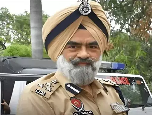 सीबीआई का छापा- पंजाब का डीआईजी 5 लाख की रिश्वत लेते दबोचा सीबीआई का छापा- पंजाब का डीआईजी 5 लाख की रिश्वत लेते दबोचा