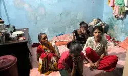 बिस्तर पर मोबाइल चला रहे 13 साल के बच्चे की जिंदगी पर मौत का झपट्टा