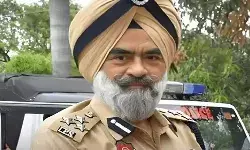 सीबीआई का छापा- पंजाब का डीआईजी 5 लाख की रिश्वत लेते दबोचा सीबीआई का छापा- पंजाब का डीआईजी 5 लाख की रिश्वत लेते दबोचा