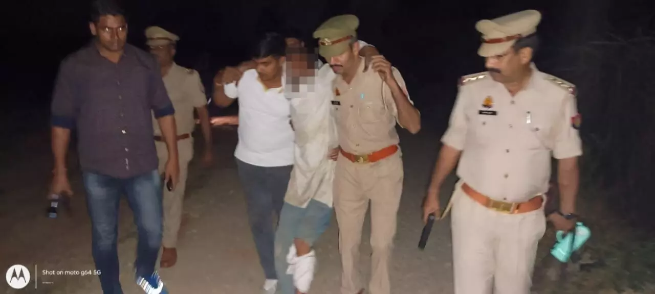 पुलिस ने गौकश को मुठभेड़ में दबोचा, तमंचा व बाइक बरामद पुलिस ने गौकश को मुठभेड़ में दबोचा, तमंचा व बाइक बरामद