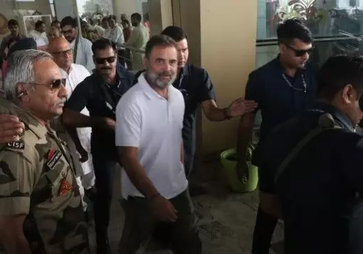 दलित हरिओम के घर पहुंचे राहुल परिवार से मिले- पहले वायरल हुआ था..