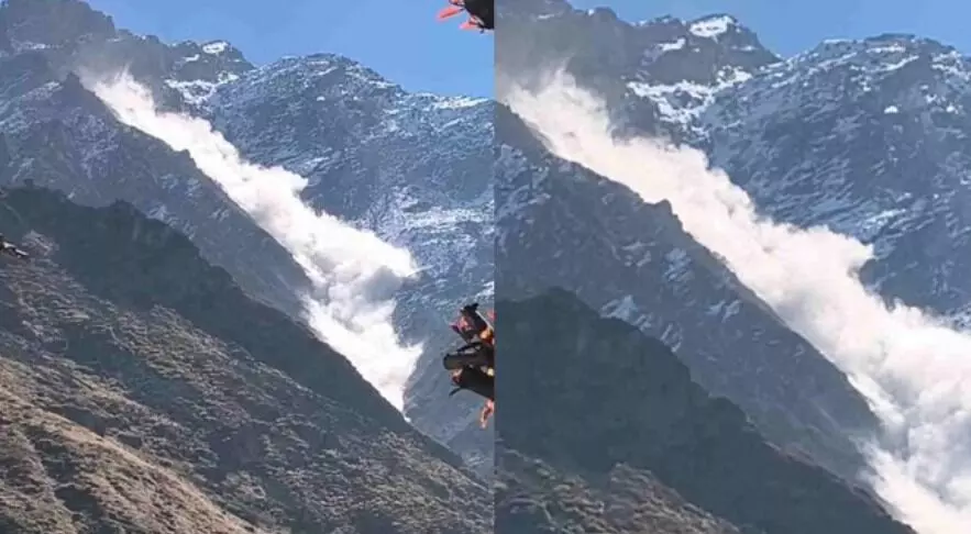 कंचन गंगा के ऊपर कुबेर पर्वत से टूटा ग्लेशियर- नजारा देख दहशत से.. कंचन गंगा के ऊपर कुबेर पर्वत से टूटा ग्लेशियर- नजारा देख दहशत से..