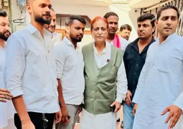 जुम्मे की नमाज पढ़कर लौटे आजम खान की बिगड़ी तबीयत- डॉक्टर दौड़े जुम्मे की नमाज पढ़कर लौटे आजम खान की बिगड़ी तबीयत- डॉक्टर दौड़े