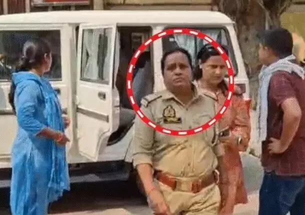 कोतवाली में एंटी करप्शन का छापा- महिला थानेदार रिश्वत लेते गिरफ्तार कोतवाली में एंटी करप्शन का छापा- महिला थानेदार रिश्वत लेते गिरफ्तार