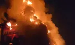 पेंट गोदाम में ब्लास्ट- लगी भयंकर आग- एयर फोर्स ने संभाला मोर्चा पेंट गोदाम में ब्लास्ट- लगी भयंकर आग- एयर फोर्स ने संभाला मोर्चा