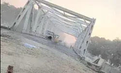 मौत का झपट्टा- सोते मजदूरों को कुचलकर भागी बस- एक मजदूर की मौत