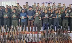 लाल आतंक पर कड़ा प्रहार- सेना के सामने नक्सलियों ने डाले हथियार