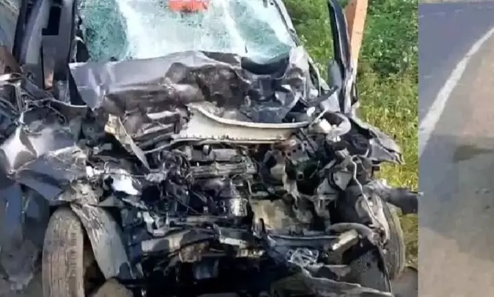 दर्शन कर लौट रही कार की कैंटर से टक्कर - चली गई इतने लोगों की जान दर्शन कर लौट रही कार की कैंटर से टक्कर - चली गई इतने लोगों की जान