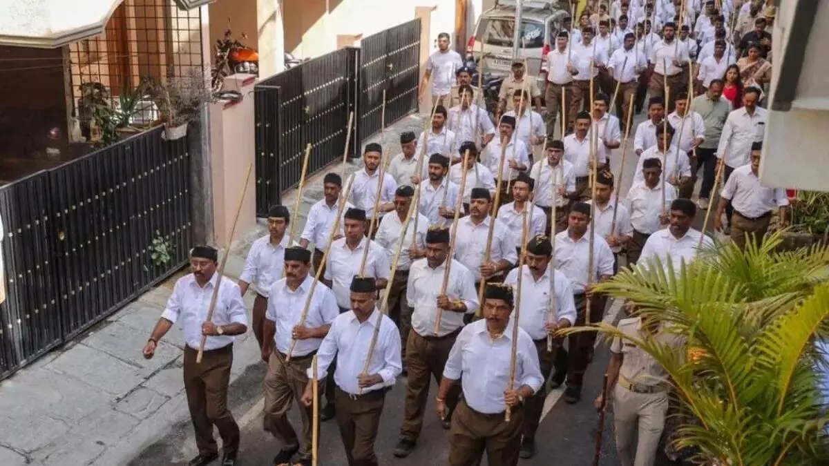 आरएसएस कार्यक्रम में शामिल पंचायत अधिकारी प्रवीण कुमार निलंबित आरएसएस कार्यक्रम में शामिल पंचायत अधिकारी प्रवीण कुमार निलंबित