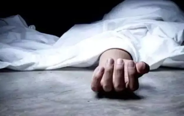 बीमार पत्नी का मर्डर करने के बाद बुजुर्ग ने किया बेटों पर अटैक और फिर बीमार पत्नी का मर्डर करने के बाद बुजुर्ग ने किया बेटों पर अटैक और फिर
