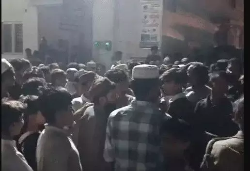 साइड विवाद को लेकर बवाल- पिकअप ड्राइवर की पीट पीट कर हत्या साइड विवाद को लेकर बवाल- पिकअप ड्राइवर की पीट पीट कर हत्या