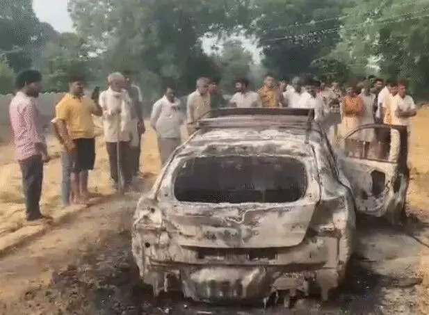 टूट कर गिरा हाईटेंशन करंट का तार-कार में लगी आग में युवक जिंदा जलकर खाक टूट कर गिरा हाईटेंशन करंट का तार-कार में लगी आग में युवक जिंदा जलकर खाक