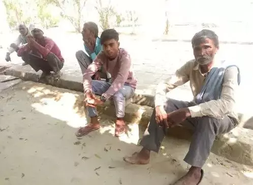 पत्नी के तलाक से आहत ऑटो चालक ने किया ऐसा काम- मच गया कोहराम