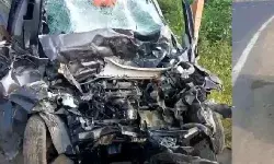 दर्शन कर लौट रही कार की कैंटर से टक्कर - चली गई इतने लोगों की जान दर्शन कर लौट रही कार की कैंटर से टक्कर - चली गई इतने लोगों की जान