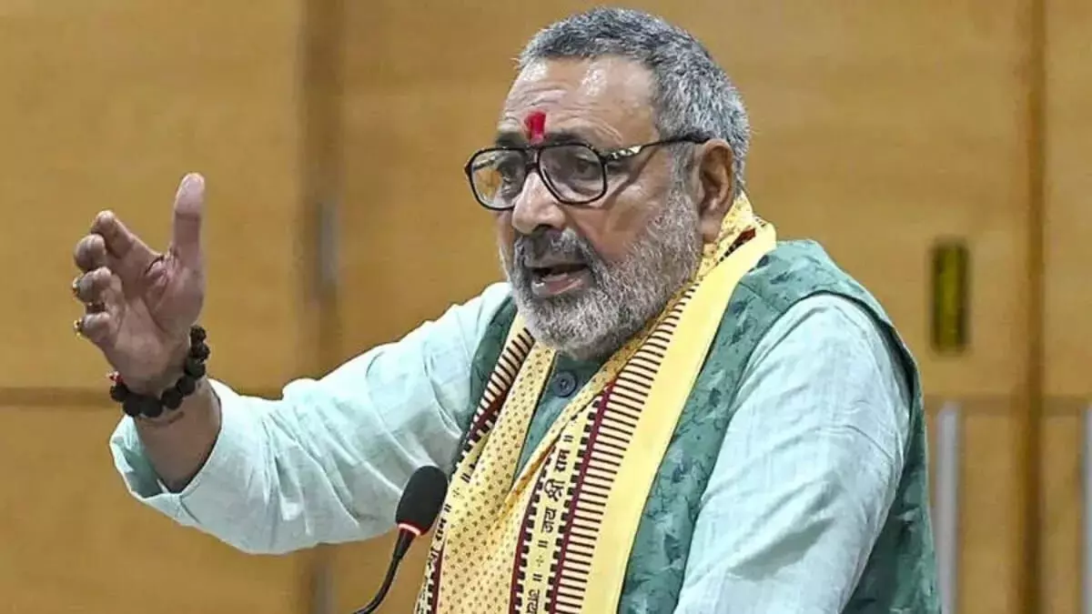 गिरिराज सिंह के मुस्लिमों के लिए “नमक हराम” बयान से सियासी तूफान गिरिराज सिंह के मुस्लिमों के लिए “नमक हराम” बयान से सियासी तूफान