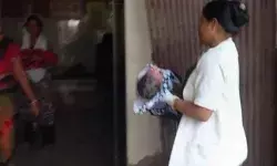 यूपी के इस शहर में ई-रिक्शा में ही महिला ने बच्चे को दिया जन्म