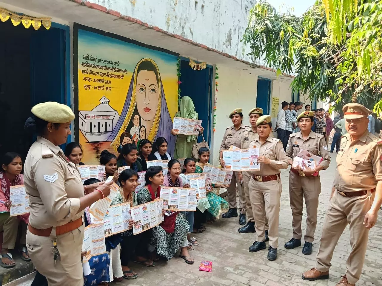 पुलिस द्वारा आमजन को साइबर अपराधों से बचाव हेतु किया गया जागरूक पुलिस द्वारा आमजन को साइबर अपराधों से बचाव हेतु किया गया जागरूक