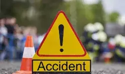 हाईवे पर बस के चालक को आई झपकी तो ट्रक भिड़ गई बस - जाने क्या हुआ