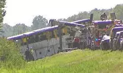 बस के सड़क से उतरकर पलट जाने से 12 लोग हुए घायल बस के सड़क से उतरकर पलट जाने से 12 लोग हुए घायल