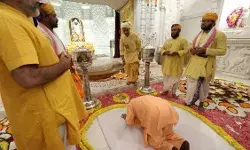 अयोध्या में CM योगी ने हनुमानगढ़ी में की पूजा - रामलला के किए दर्शन