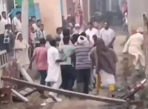 बल्ली लगाने के विवाद में कूदी महिलाओं ने भी की ढिशुम ढिशुम बल्ली लगाने के विवाद में कूदी महिलाओं ने भी की ढिशुम ढिशुम