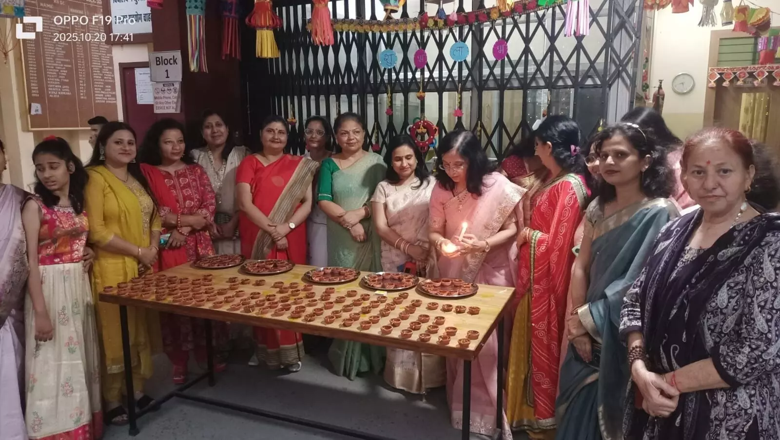 दीपोत्सव पर बिखरी खुशियों की चमक - रोशनी से जगमगाया MG पब्लिक स्कूल दीपोत्सव पर बिखरी खुशियों की चमक - रोशनी से जगमगाया MG पब्लिक स्कूल