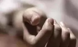 दीपावली पर मचा कोहराम- झालर लगाते चौथी मंजिल से कार पर गिरे टीचर